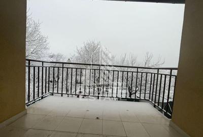 Apartament cu 3 camere, semidecomandat, bloc nou, etajul 1 - 4