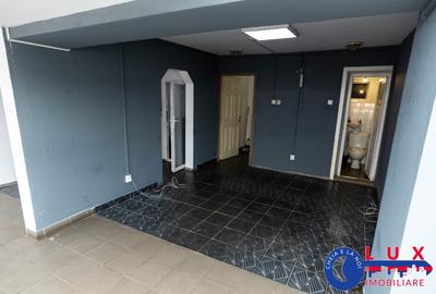 Spațiu comercial, de 60 mp, în Central - 9