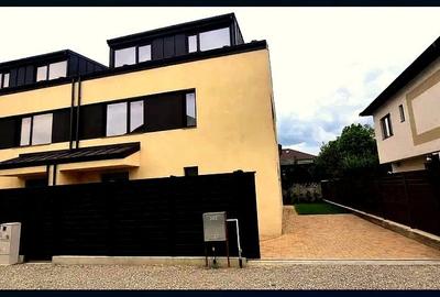 Duplex cu 5 camere cu Canalizare în Central