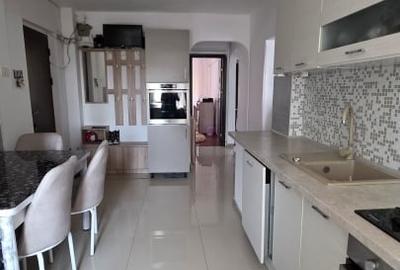 Apartament de 73mp ,3 camere decomandat et.3/4  centrul orasului Filiasi - 2