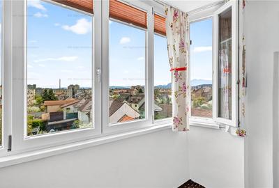 Apartament cu 3 camere decomandat în Tractorul - 10