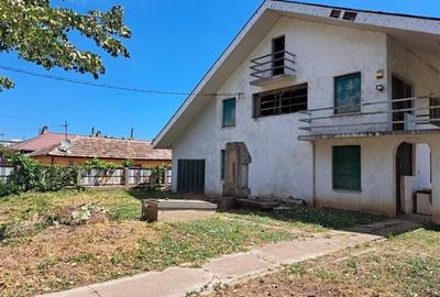 Casă cu 9 camere cu Teren 2375 Mp în Central - 19