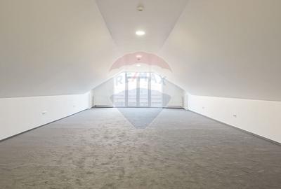 Casă cu 7 camere cu Teren 1400 Mp în Stupini - 32