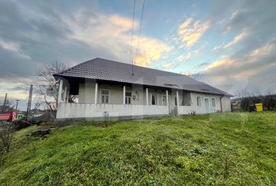 Casă cu 3 camere cu Teren 3656 Mp în Central