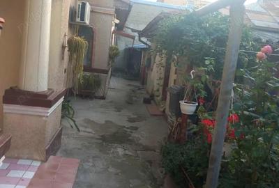 Casă cu 4 camere în Central - 2