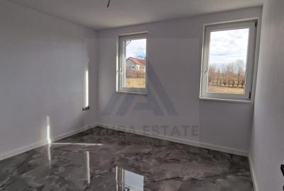 Duplex cu 5 camere cu Canalizare în Cristian - 2