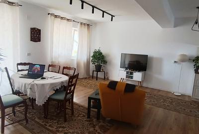 Particular -Vila duplex 4 camere, 100mpu, Luminoasă, Intima - 1