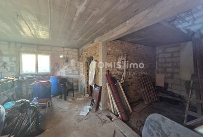 Casa cu mansarda, la rosu, in Lazu - 6