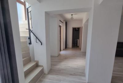 Casă cu 4 camere cu Teren 260 Mp în Central - 16