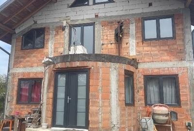 Casă individuală cu 5 camere cu Canalizare în Central - 3