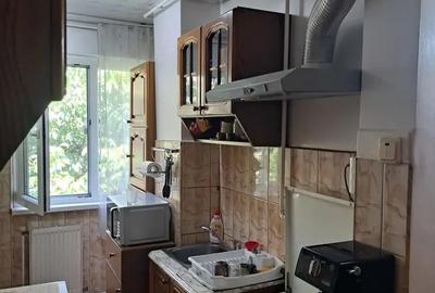 Apartament cu 3 camere semidecomandat în Dâmbu Pietros