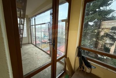 De inchiriat Casa / Vila 7 camere + curte zona Vatra Luminoasa - 17