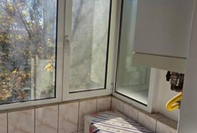 3 camere Cartier Craiovei etaj 2 3 camere Cartier Craiovei etaj 2 - 3