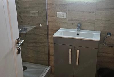 Garsonieră decomandată în Apărătorii Patriei