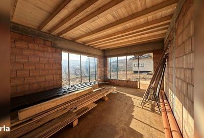 Casă cu 4 camere cu Teren 2000 Mp în Baciu - 2