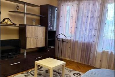 Apartament cu 3 camere semidecomandat, mobilat în Pajura