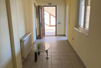 Spațiu comercial, de 83 mp, în Central - 5