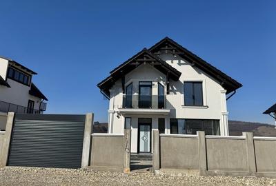 Casa 4 camere, 500 mp curte - 2