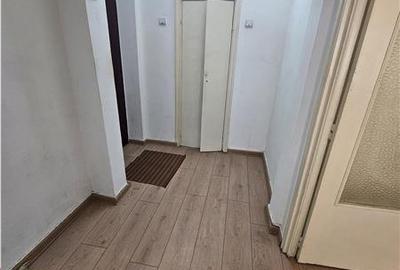Apartament cu 2 camere semidecomandat în 9 Mai - 5