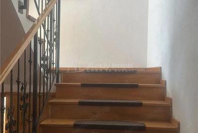 Casă cu 8 camere cu Teren 1000 Mp în Moieciu - 5
