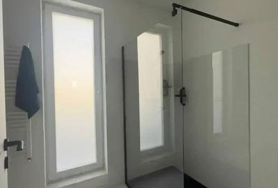 Casă cu 4 camere în Petrești