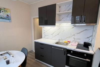 Se vinde garsoniera in zona Tractorul - 2