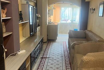 Apartament cu 3 camere decomandat în Crâng - 2