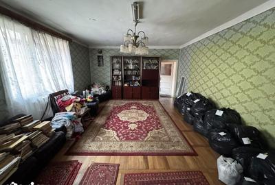 Casă cu 3 camere cu Teren 300 Mp în 14 Mai - 11