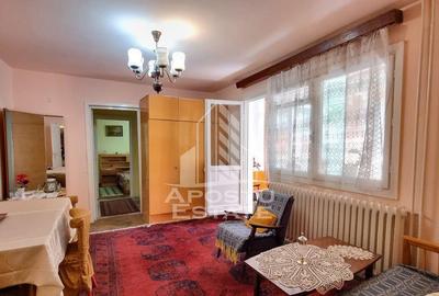 Apartament 2 camere, parter inalt cu balcon, zona Gh. Lazar
