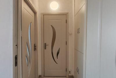 Apartament cu 2 camere semidecomandat, mobilat în 1 Mai - 10