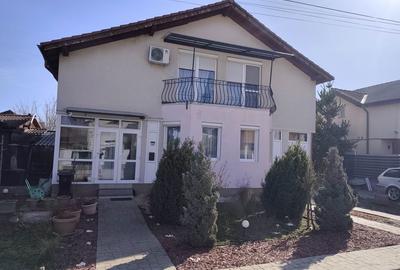 Casă cu 4 camere în Central