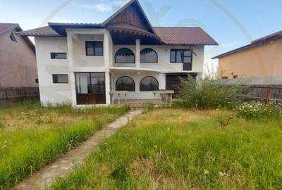 Casă cu 4 camere cu Canalizare în Bradu - 8