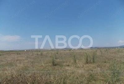 Teren arabil 400 mp in Mohu judetul Sibiu la sosea - 1