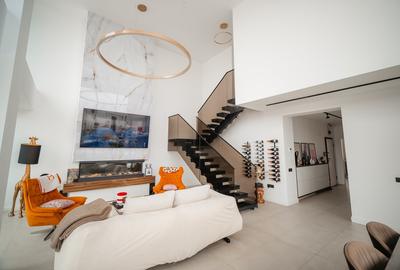 Penthouse cu 4 camere decomandat, mobilat în Decebal