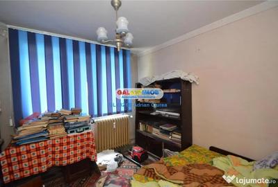 Apartament cu 3 camere semidecomandat în Alexandriei