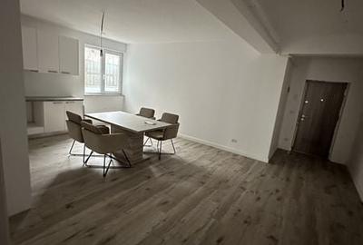 Apartament cu 3 camere în Central - 1