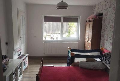 Casă cu Teren 1033 Mp în Purcăreni - 2