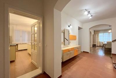 Apartament deosebit pe două nivele, într-o vilă elegantă - 33