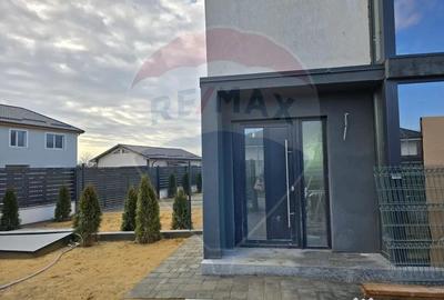 Casă cu 5 camere cu Teren 215 Mp în Cârcea