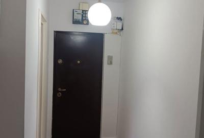 Apartament cu 3 camere semidecomandat în Central - 3