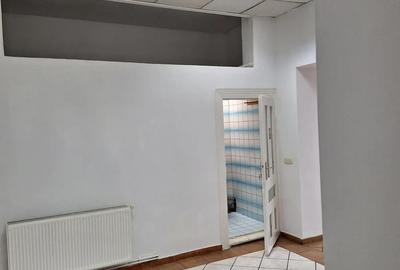 Spațiu comercial, de 75 mp, în Central - 4