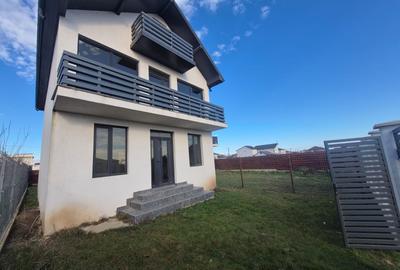 Casă cu 4 camere în Central - 1