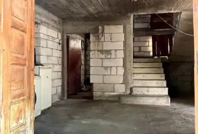 Casă cu 5 camere cu Teren 900 Mp în Andrei Mureșanu - 1