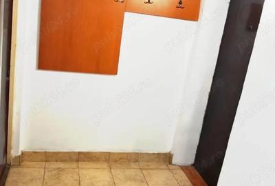 Apartament cu 3 camere semidecomandat în Petrișor - 1