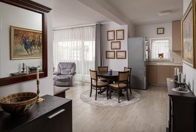 Apartament cu 3 camere decomandat, mobilat în Tractorul - 9