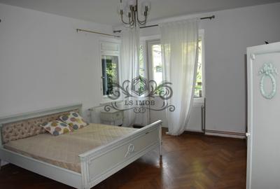 Vând vilă deosebită, cu 12 camere în Centrul Brașovului - 1