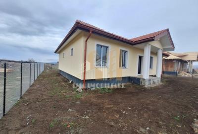 Casă individuală cu 4 camere cu Canalizare în Sânpetru - 2
