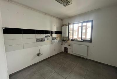 Apartament cu 3 camere decomandat în Apărătorii Patriei - 9