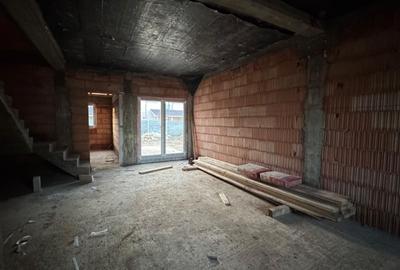 Duplex cu 4 camere cu Canalizare în Moșnița Nouă - 4