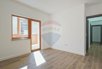 Apartament cu 3 camere decomandat în Răcădău